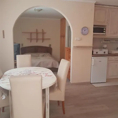 Marie Megujult - Renewed Apartman *